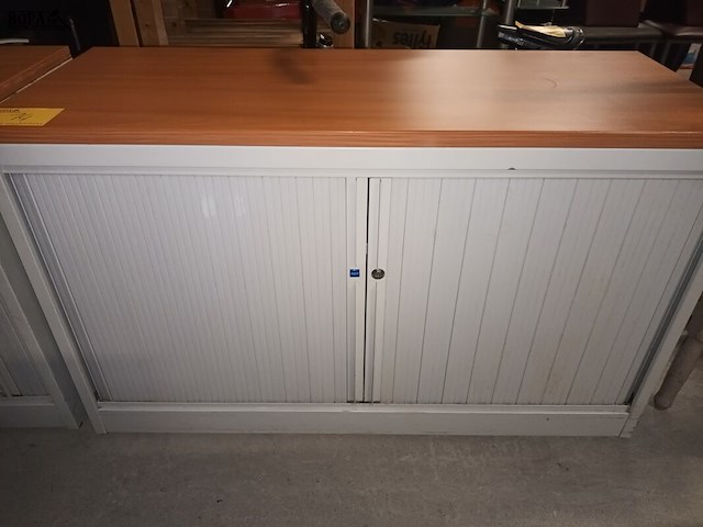 Lot 14 - lage roldeurkast mewaf - afbeelding 2 van  3