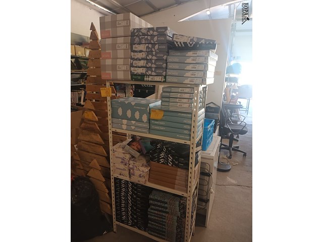 Lot 14 - lege verpakking voor nachtkledij - afbeelding 1 van  4