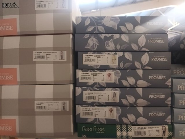 Lot 14 - lege verpakking voor nachtkledij - afbeelding 4 van  4