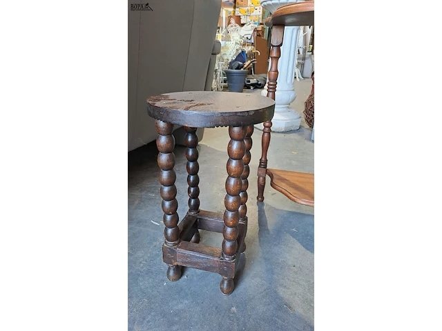 Lot 14 - lot houten bijzettafeltjes met gedraaide poten - 3 stuks - afbeelding 3 van  4