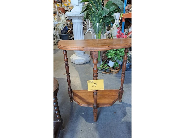 Lot 14 - lot houten bijzettafeltjes met gedraaide poten - 3 stuks - afbeelding 4 van  4