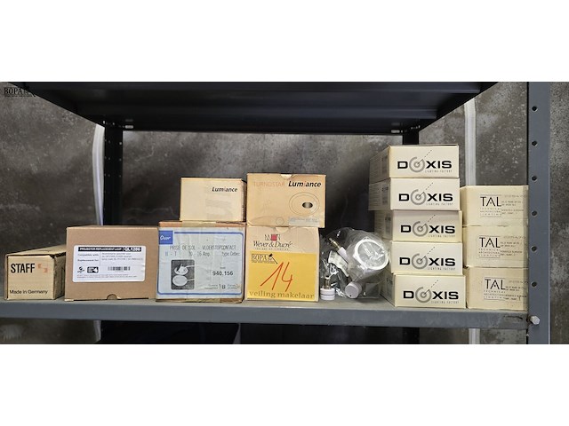 Lot 14 - lot inbouwarmaturen, beamerlamp…ong 16 stuks - afbeelding 1 van  4