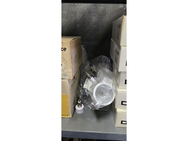 Lot 14 - lot inbouwarmaturen, beamerlamp…ong 16 stuks - afbeelding 2 van  4