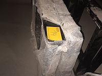 Lot 14 - metalen tafelpoten trapezium. 2 stuks - afbeelding 3 van  3