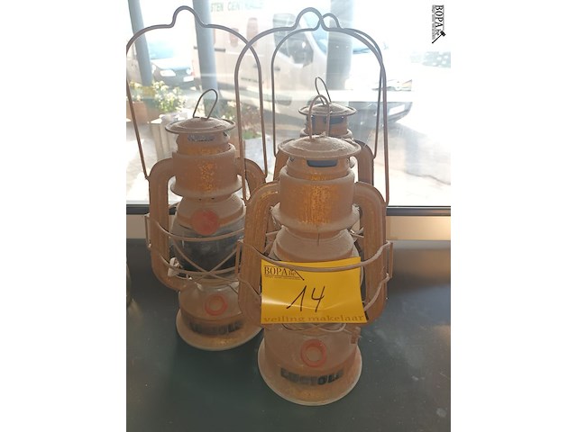 Lot 14 - olielampen. 3 stuks - afbeelding 1 van  4