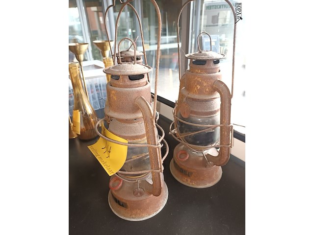 Lot 14 - olielampen. 3 stuks - afbeelding 2 van  4