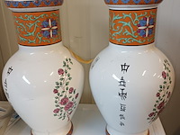 Lot 14 - oosterse vazen. 2 stuks - afbeelding 3 van  6