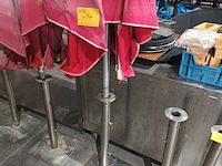 Lot 14 - parasol met voet - afbeelding 2 van  3