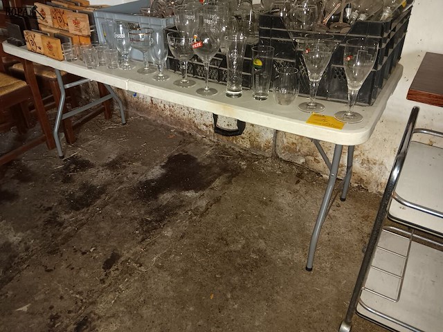 Lot 14 - plooibare pvc-tafels - 2 stuks - afbeelding 1 van  2