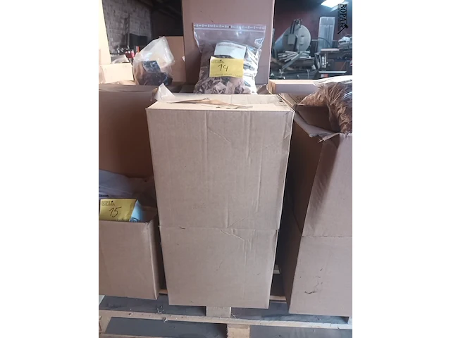 Lot 14 - rookhout snippers appel 1 kg. 16 stuks - afbeelding 1 van  3