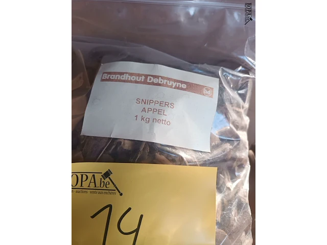 Lot 14 - rookhout snippers appel 1 kg. 16 stuks - afbeelding 2 van  3