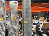 Lot 14 - stellingplank. 2 stuks