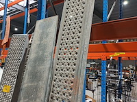 Lot 14 - stellingplank. 2 stuks - afbeelding 2 van  4