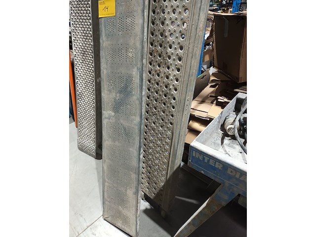 Lot 14 - stellingplank. 2 stuks - afbeelding 3 van  4
