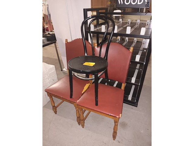 Lot 14 - stoelen. 3 stuks - afbeelding 1 van  4