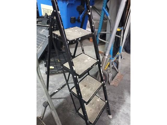 Lot 14 - trapladder - afbeelding 2 van  2