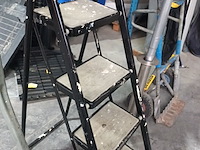 Lot 14 - trapladder - afbeelding 2 van  2