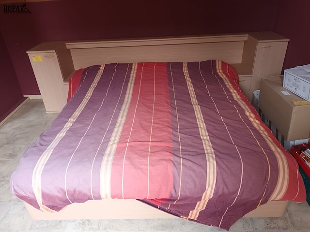 Lot 14 - tweepersoonsbed met ombouw - afbeelding 1 van  3
