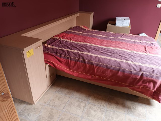 Lot 14 - tweepersoonsbed met ombouw - afbeelding 2 van  3