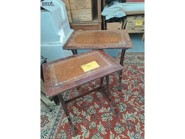Lot 14 - vintage bijzettafeltjes mahoniehout en ingelegd leder met go - afbeelding 1 van  4