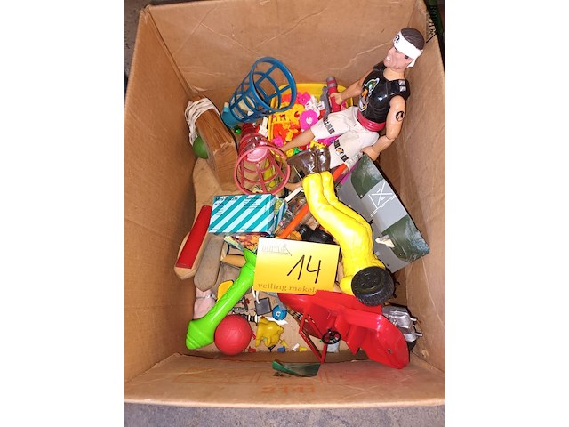 Lot 14 - vintage speelgoed. 1 doos - afbeelding 1 van  7