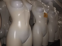 Lot 14 - witte torso vrouw. 3 stuks - afbeelding 2 van  4