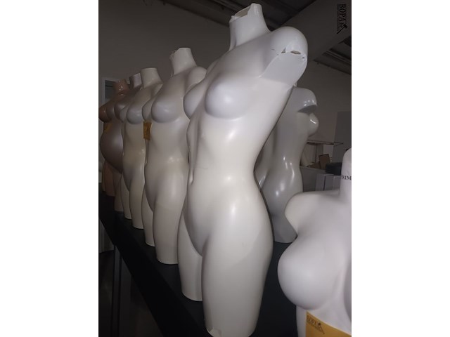 Lot 14 - witte torso vrouw. 3 stuks - afbeelding 3 van  4