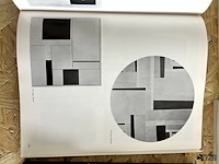 Lot 140 - abstract art since 1945 - afbeelding 2 van  5