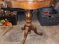 Lot 140 - bijzettafel - afbeelding 1 van  4