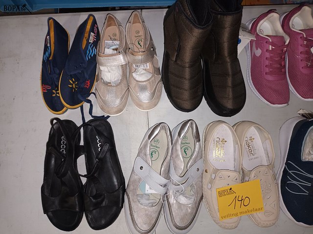 Lot 140 - damesschoenen - afbeelding 2 van  4