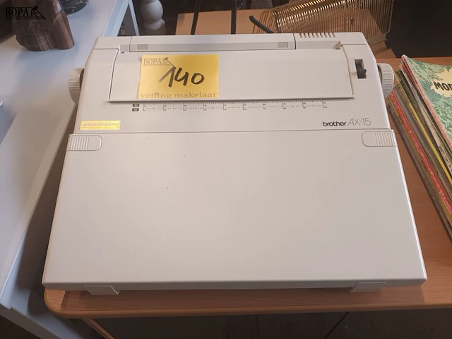 Lot 140 - elektrische typemachine brother ax-15 - afbeelding 1 van  3