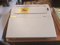 Lot 140 - elektrische typemachine brother ax-15