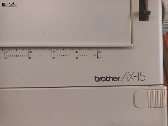 Lot 140 - elektrische typemachine brother ax-15 - afbeelding 2 van  3