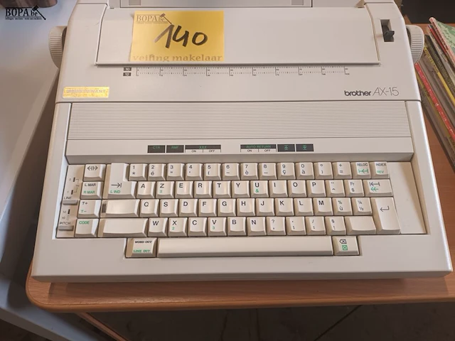 Lot 140 - elektrische typemachine brother ax-15 - afbeelding 3 van  3