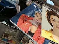 Lot 140 - lot boeken kapsels 41 stuks: casting, studio b, sequince hai - afbeelding 2 van  4