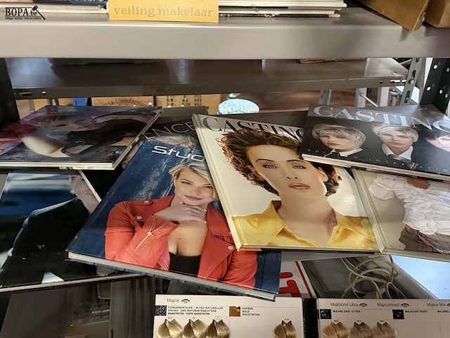 Lot 140 - lot boeken kapsels 41 stuks: casting, studio b, sequince hai - afbeelding 3 van  4
