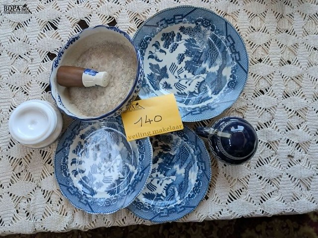 Lot 140 - lot divers servies - afbeelding 1 van  3
