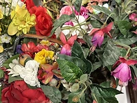 Lot 140 - lot kunstbloemen/kransen - afbeelding 4 van  4