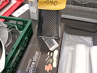 Lot 140 - mandoline en rasp - afbeelding 1 van  3