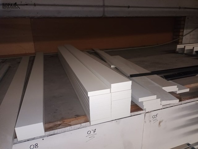 Lot 140 - metalen profielen en melamine latten - afbeelding 4 van  4