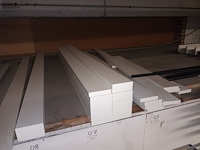 Lot 140 - metalen profielen en melamine latten - afbeelding 4 van  4