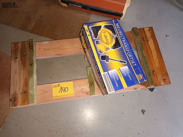 Lot 140 - meubeltransportkar en set - afbeelding 1 van  4