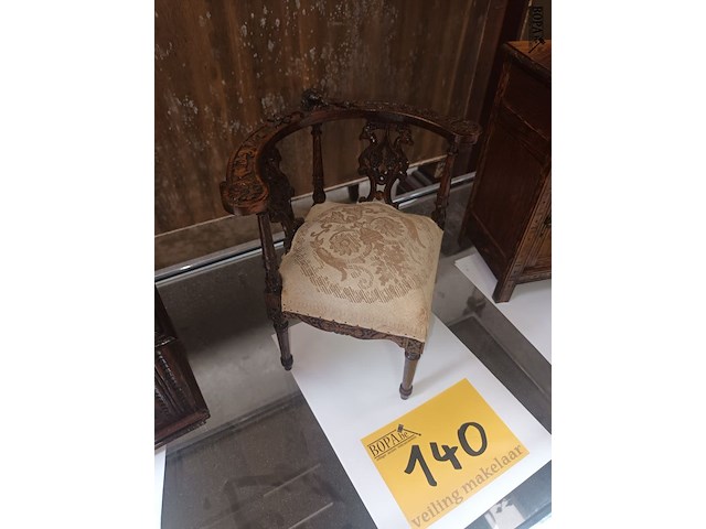 Lot 140 - miniatuur antieke hoekstoel - afbeelding 2 van  4