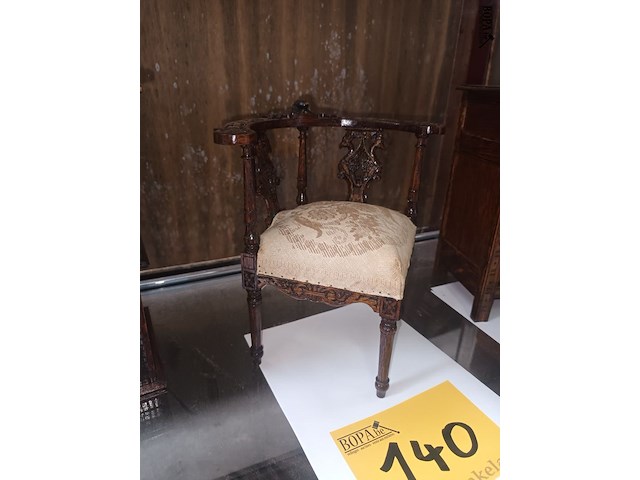 Lot 140 - miniatuur antieke hoekstoel - afbeelding 3 van  4