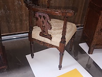 Lot 140 - miniatuur antieke hoekstoel - afbeelding 4 van  4