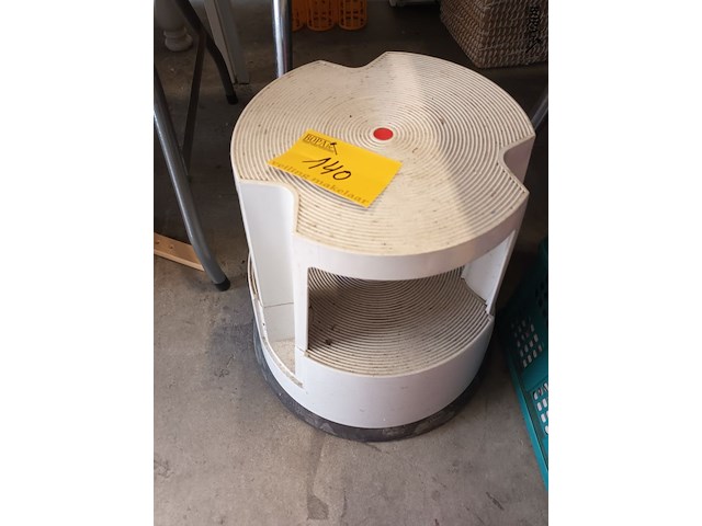 Lot 140 - opstapje - afbeelding 2 van  2