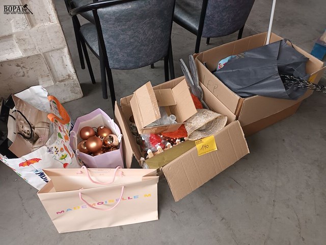 Lot 140 - seizoensdecoratie - afbeelding 1 van  7