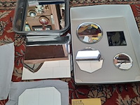 Lot 140 - set van kleine decoratieve spiegeltjes, oa. swarovski - afbeelding 1 van  3