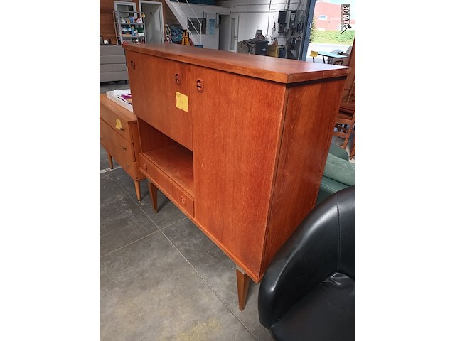 Lot 140 - vintage houten barkast - afbeelding 2 van  5