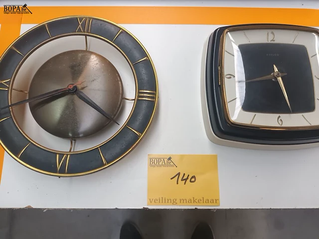 Lot 140 - vintage klokken. 2 stuks - afbeelding 1 van  5